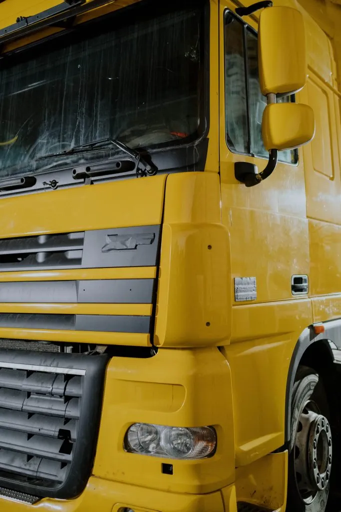 The Benefits of Retaining a Truck Wreck Lawyer