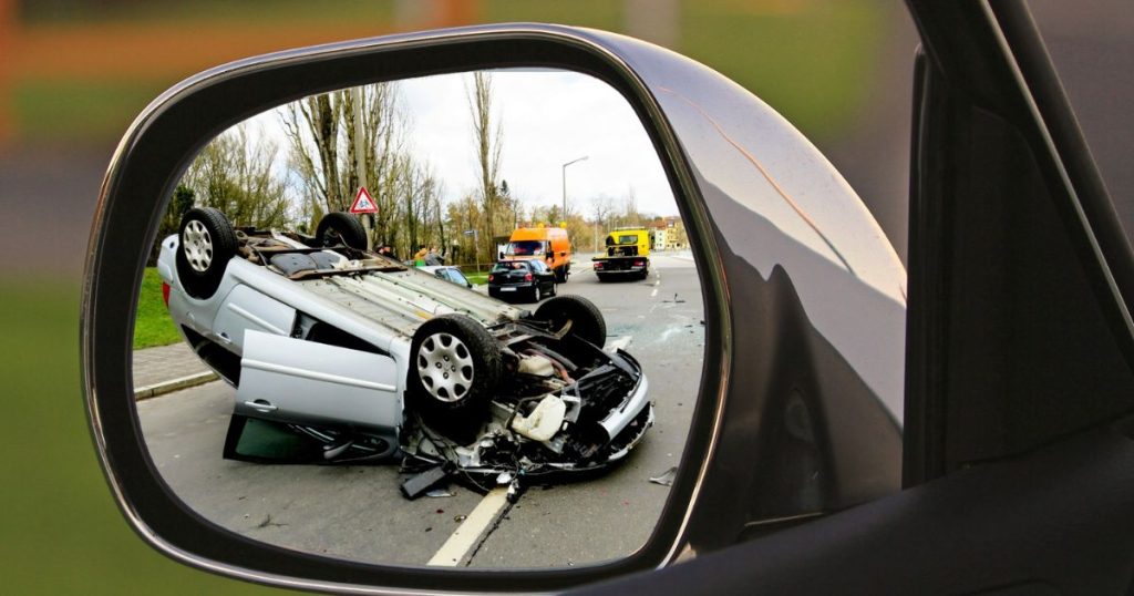 Understanding the Role of Traffic Accident Attorneys and When to Consult With One