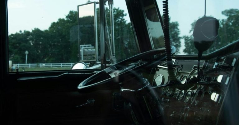BLOG 22 Understanding the Benefits of Hiring a Specialized 18 Wheeler Accident Law Firm